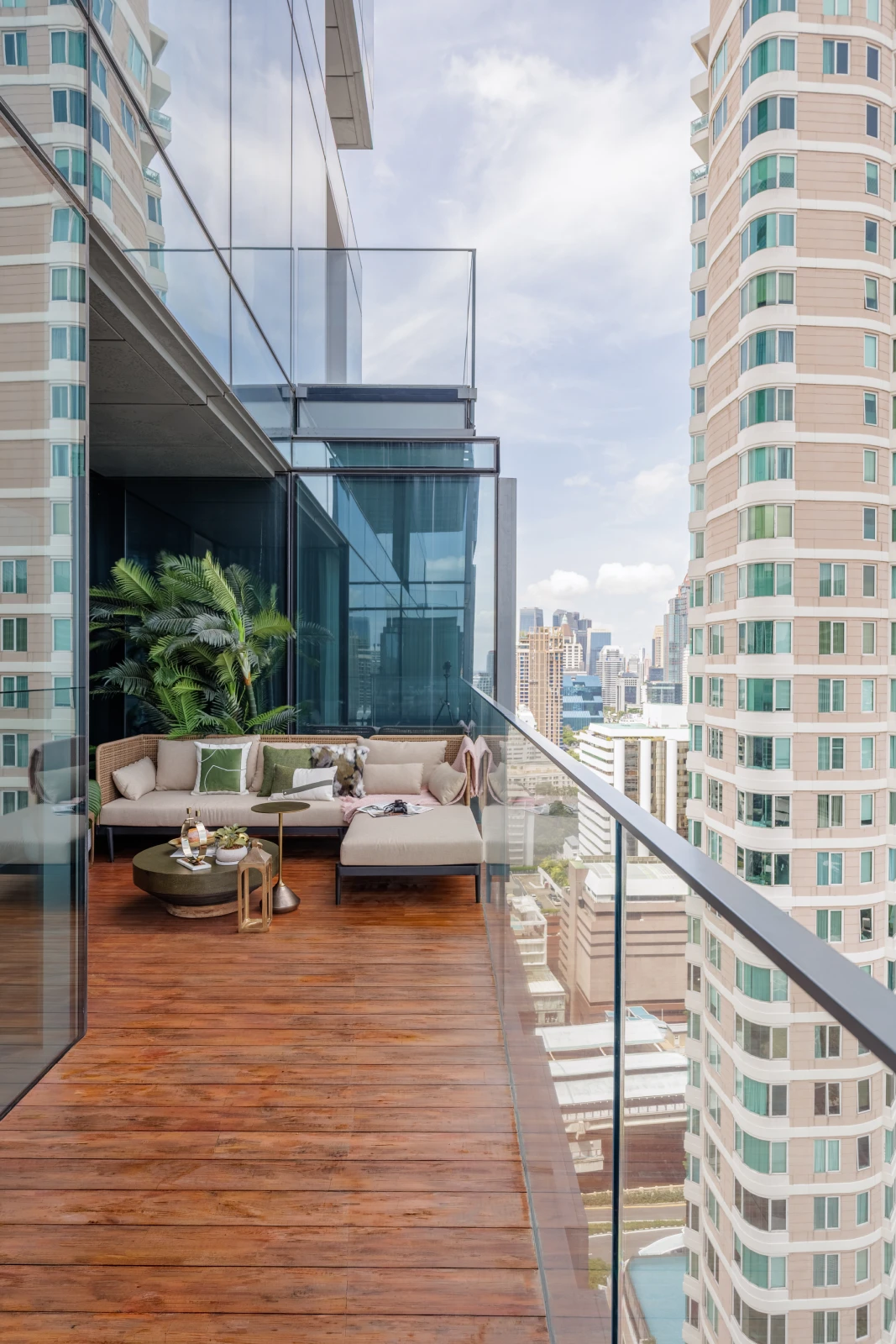 3_bedrooms_with_balcony_rc_41_1_1x.webp